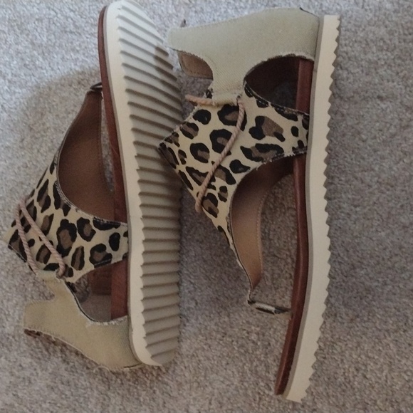 NEW canvas leopard print sandals size 8.5 - Picture 2 of 7